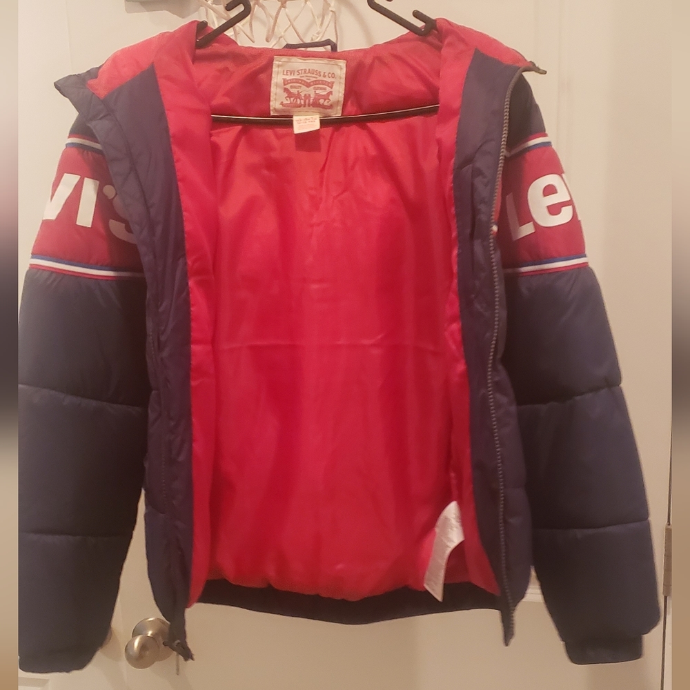Levi's puffer boys jacket, size L 12-13 yrs but i would say good for 9-11 yrs